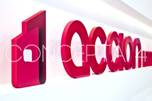 Logotipo corpóreo colocado en hornacina retroiluminada con cordón de led. Reformas Madrid